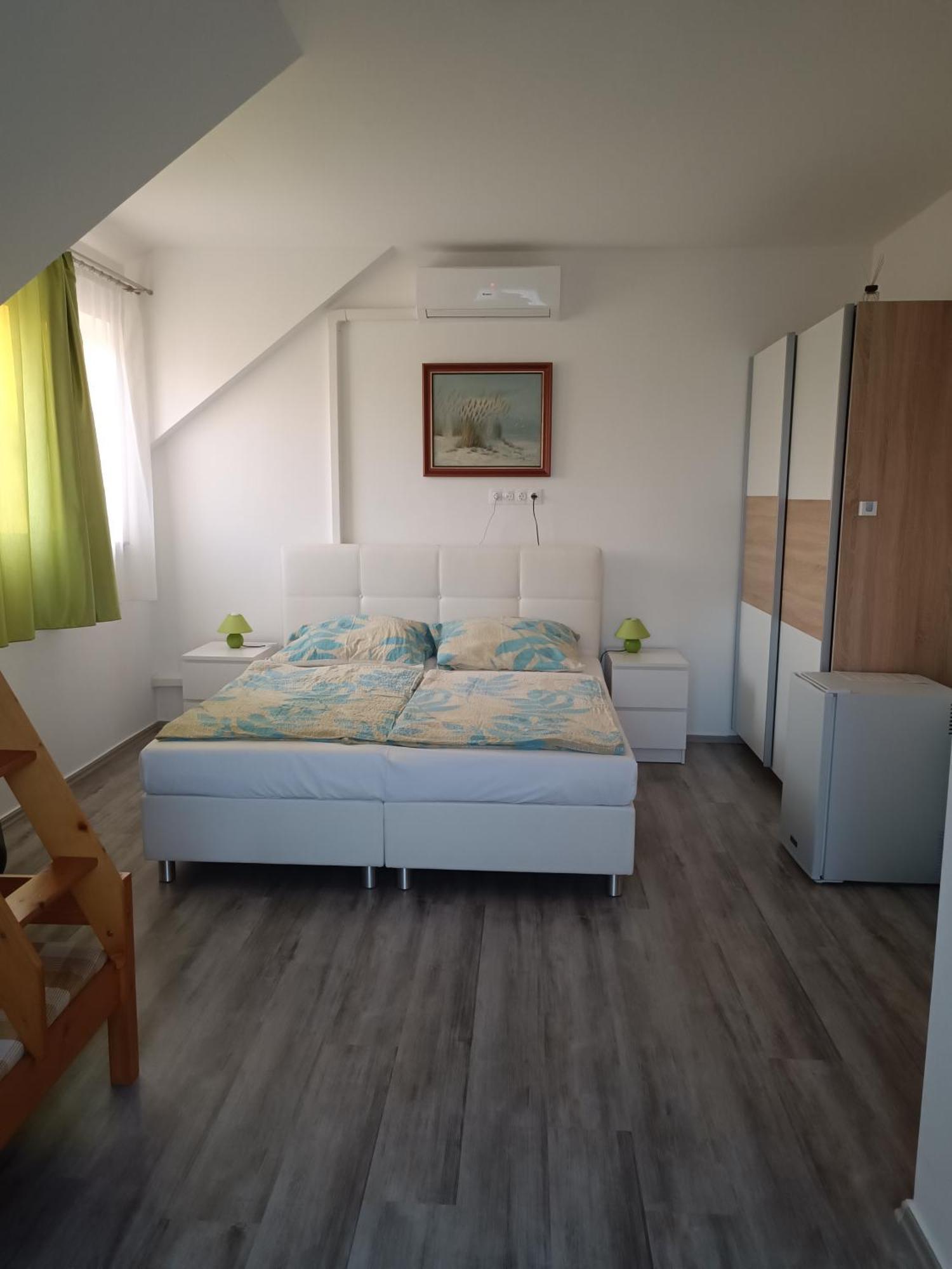 Katalin Vendeghaz Hotel Gyenesdias Bagian luar foto