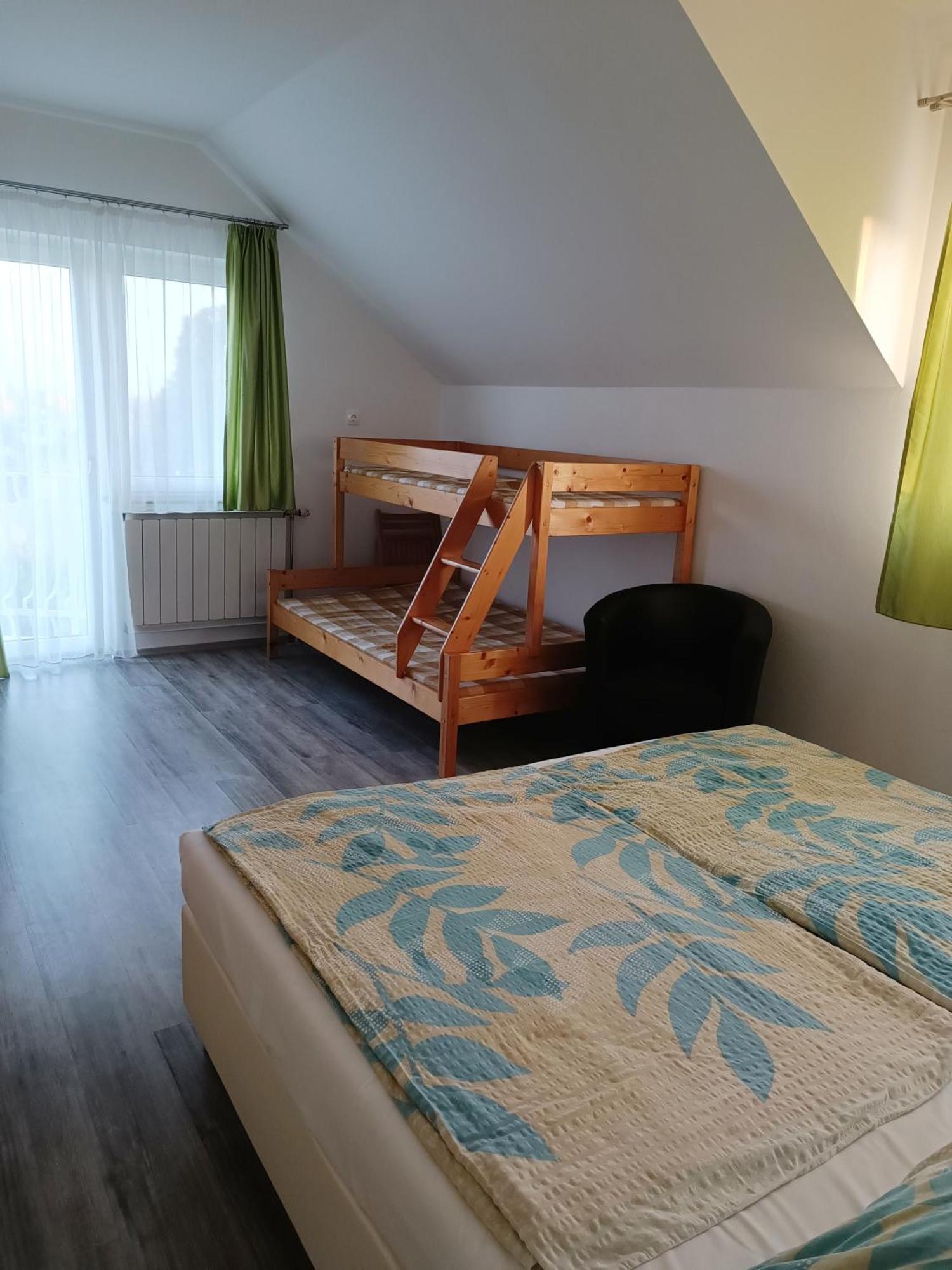 Katalin Vendeghaz Hotel Gyenesdias Bagian luar foto